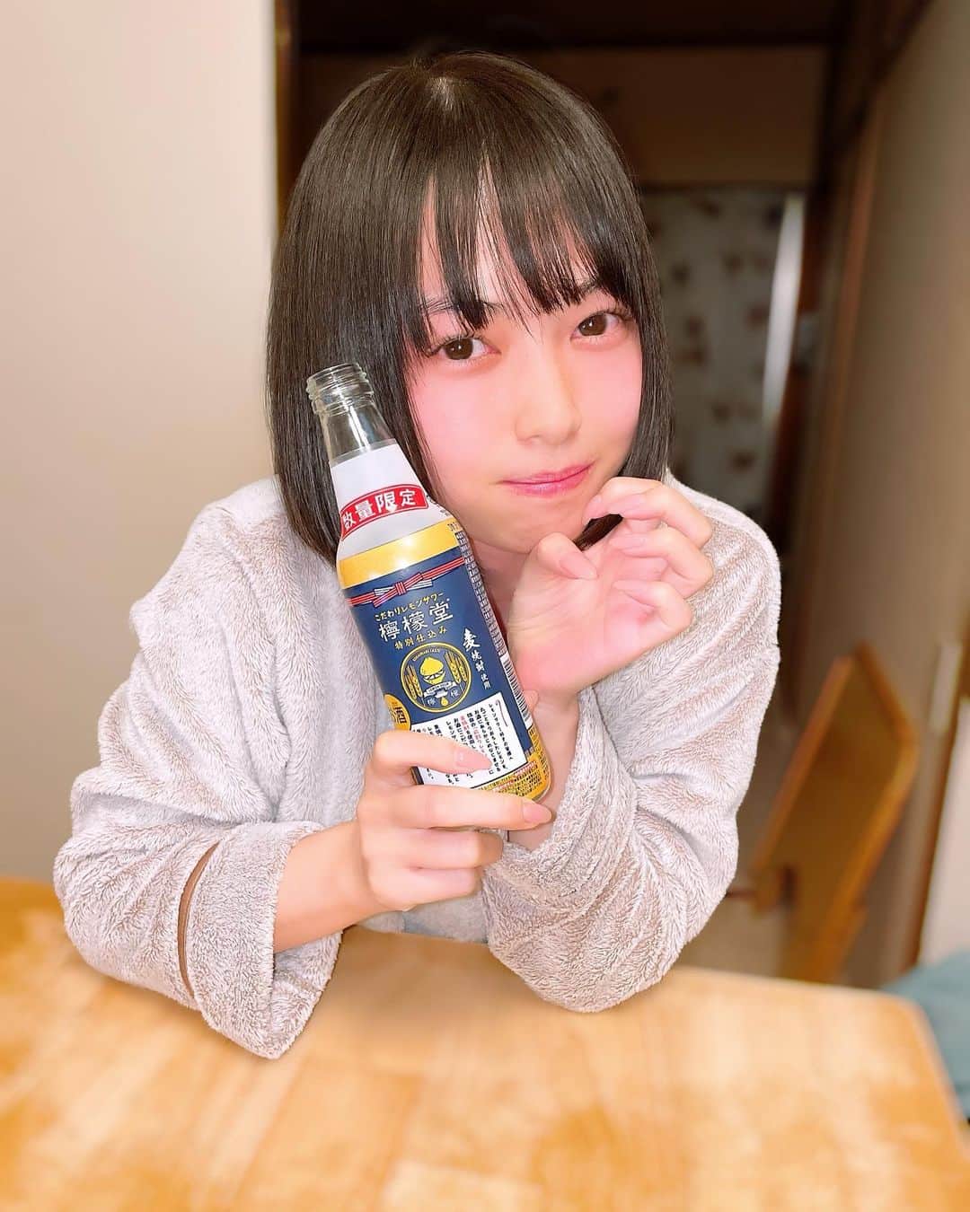 のインスタグラム：「飲みませんか？いっしょに。  #滝口ひかり #takiguchihikari #wyenra #ゑんら」
