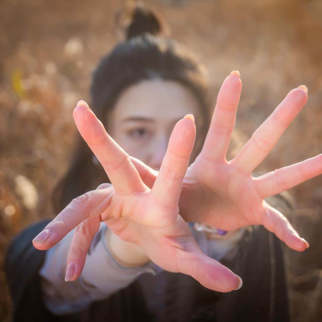 風馬翔さんのインスタグラム写真 - (風馬翔Instagram)「. Hand👐 . . 📷@karinkamera  #手と水と光とすすき #花林のカメラ#花林の世界」1月2日 21時35分 - kakeru_anna_dance