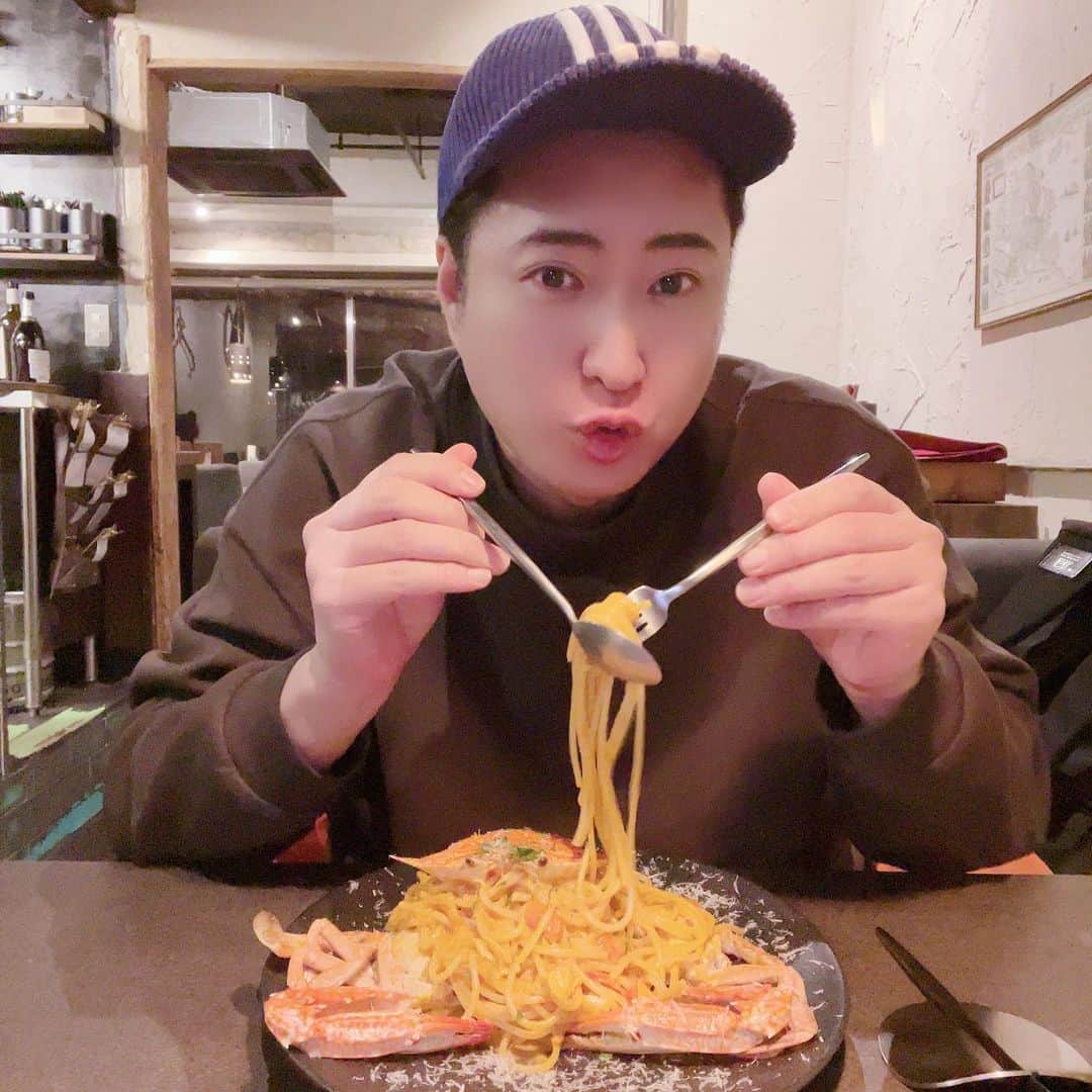 ミキティー本物【二丁目の魁カミングアウト】のインスタグラム：「『ミキティー本物と蟹のパスタシェアするって言ってたのに全部取られた』って使ってもいいわよ」