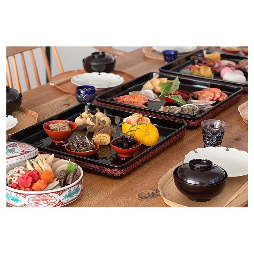 U-YEAH のインスタグラム：「年の始まりは大好きな妻のお節から。 今年もありがとう。」
