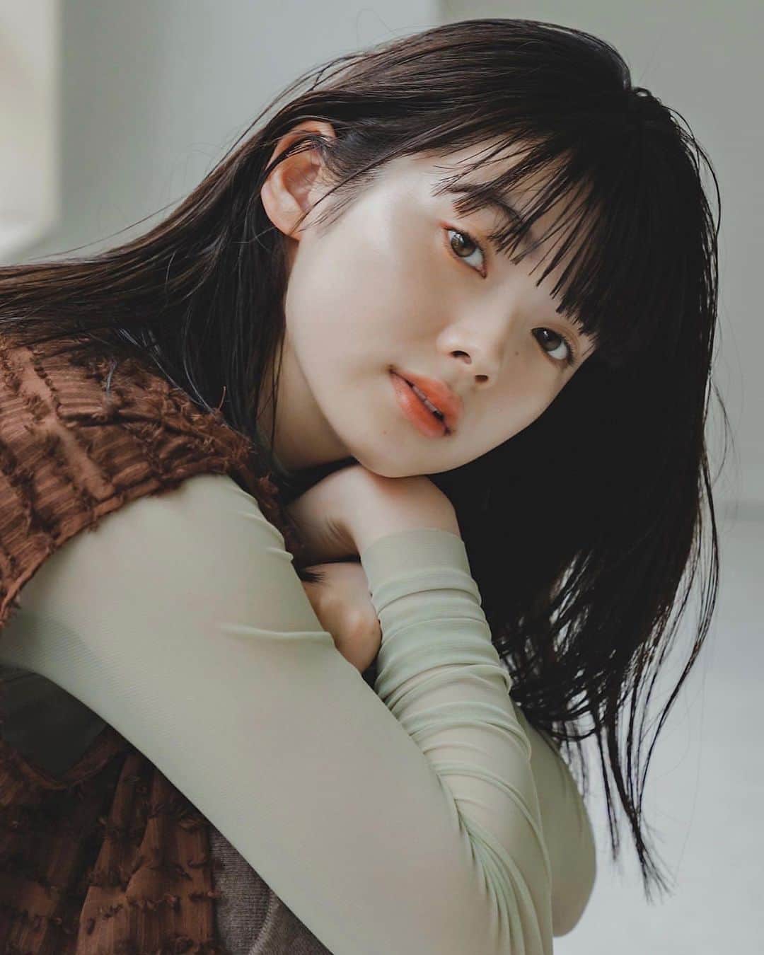 南琴奈のインスタグラム：「明けましておめでとうございます🐇 ⁡ 2023年もよろしくお願い致します！ 皆さんにとって幸せいっぱいの1年になりますように🤍」