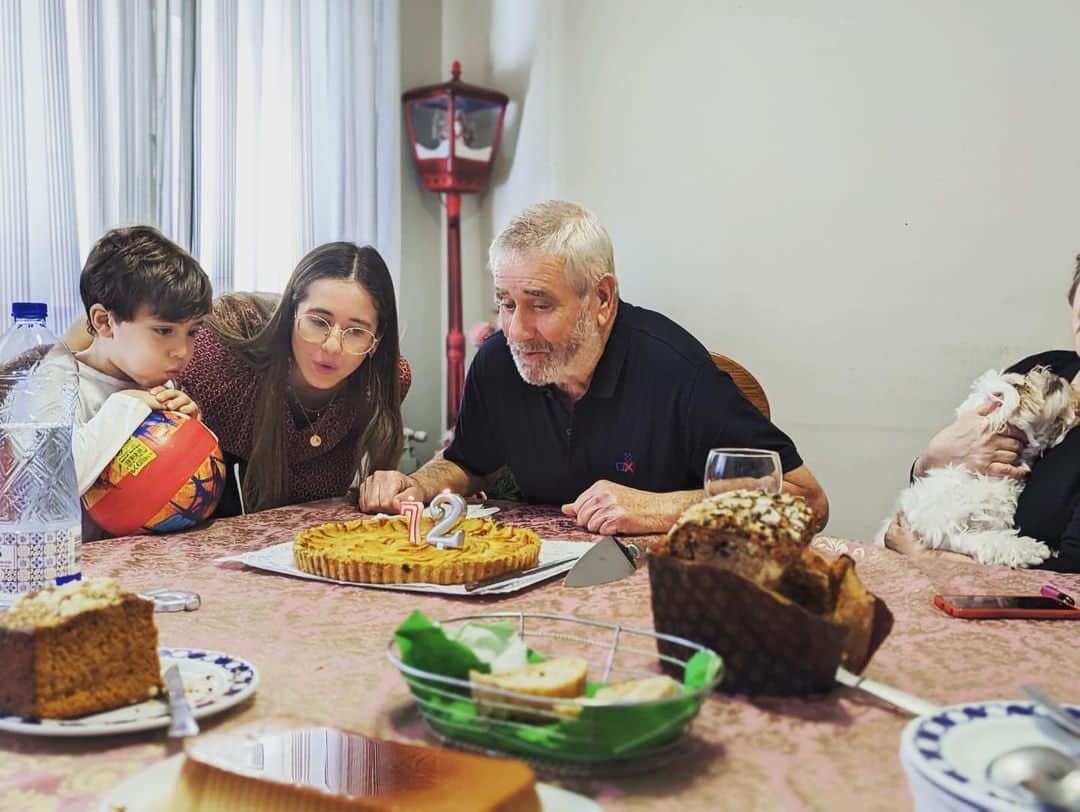 フラン・リコのインスタグラム：「🥳 🎈 Felicidades Papá」