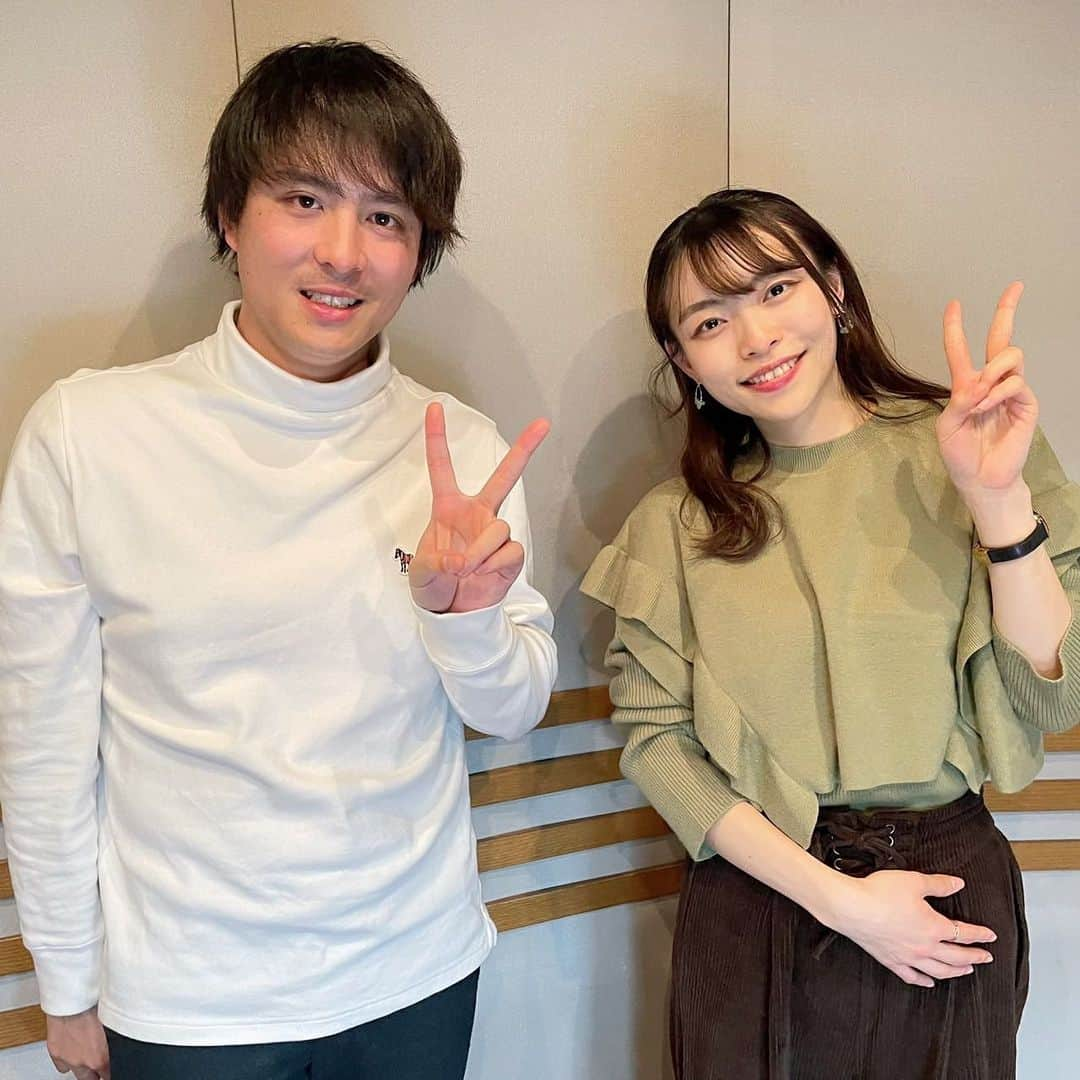 江間丈のインスタグラム：「#スポマチ お聴きいただきありがとうございました✨ 新年最初のゲストは シンガーソングライターの田畑美和さん✨ バファローズの勝利の女神とも言われている 田畑さんに 昨シーズンや今シーズンの展望を いろいろ伺いました😊  お正月からありがとうございました‼  皆さんにとって素晴らしい1年に なりますように🎍️  #FM京都 #生放送 #田畑美和　さん #うたリポ  #オリックス #バファローズ #優勝 #勝利の女神 #ラジオ #関西 #シンガーソングライター #アナウンサー」