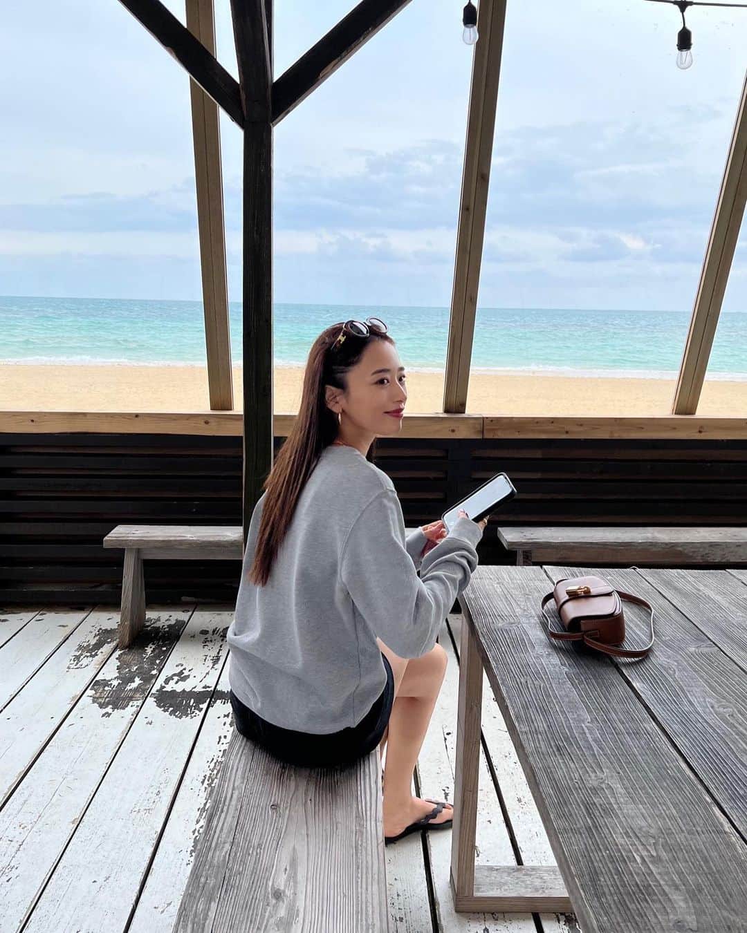 近藤千尋のインスタグラム：「やっぱり自然が好き！！！ エネルギー頂きながら、、、🥹 冬休み満喫しております🌊 子供達のパワーについていくため 早く寝よう…😴💓  みんな、お正月まったりしてますか🤍 おもち食べた？🍡 お年玉もらった？🧧 好きな人にあけおめLINEしたかな？💕笑」