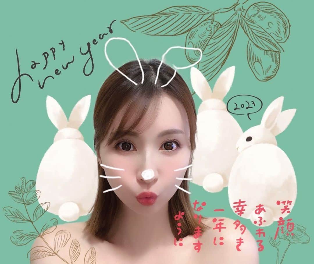 辰巳ゆいのインスタグラム：「あけましておめでとうございます🎍⛩✨  昨年は、応援ありがとうございました😊  本年も、マイペースに頑張っていきますので、引き続き応援よろしくお願いいたしますっ❤️ ぴょんぴょん🐰  年明けて、みぃなな家におせちと蟹を持って新年会🦀 みんなでワイワイ楽しい年の始まりだー🥰 いい年にしていきましょーー🐰」