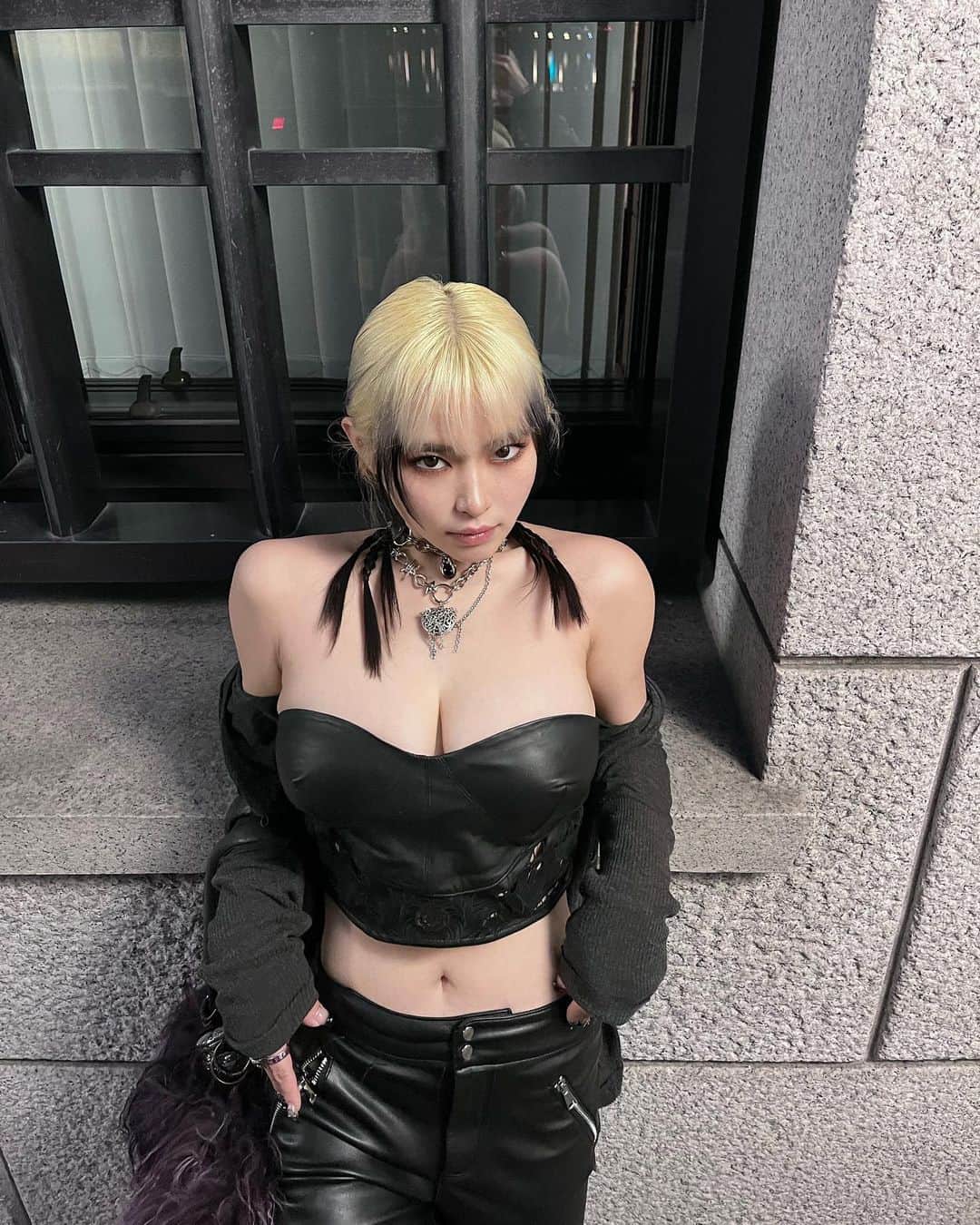 なつかのインスタグラム：「Lost forever, if I never knew you🫂  ☿ @ohtnyc ♆ @nakedwolfe hair @ryo___newwave」