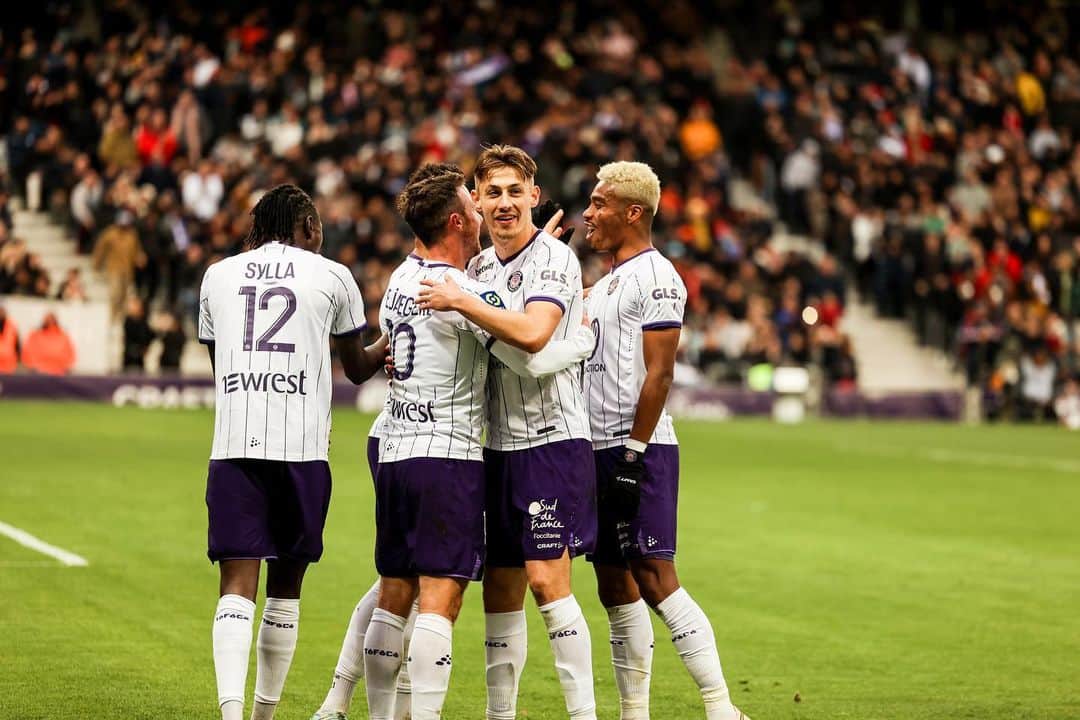 のインスタグラム：「Happy new year 🇫🇷  1st match of 2023😈⚔  Thank you so much big support at home 🤝💜  #DeboutToujours #OA7」