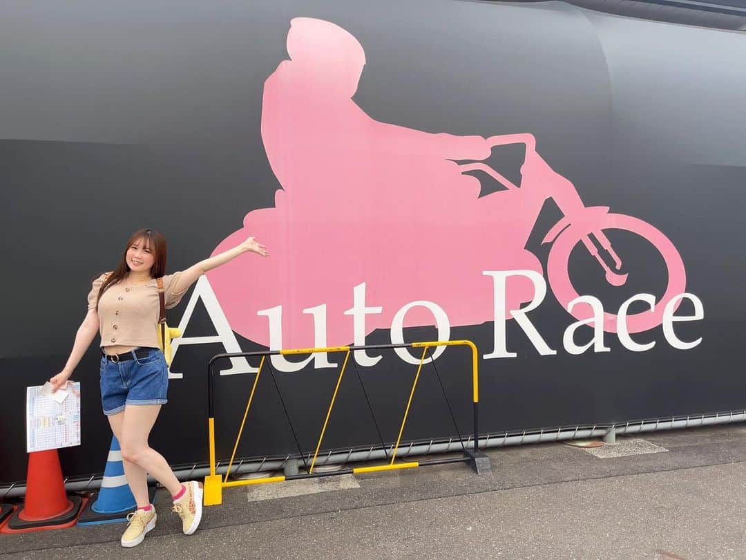 のインスタグラム：「1月は伊勢崎オートに2回行けるので楽しみです🏍🌈💗  🎀1/9 伊勢崎オートレース 🎀1/13〜15 東京オートサロン 🎀1/29 伊勢崎オートレース 🎀2/12 ArnageLovelyCats卒業撮影会  #伊勢崎オート　#オートレース　#ジースマイル　#gsmil #伊勢崎オートレース  #autorace #レース　#race  #伊勢崎」