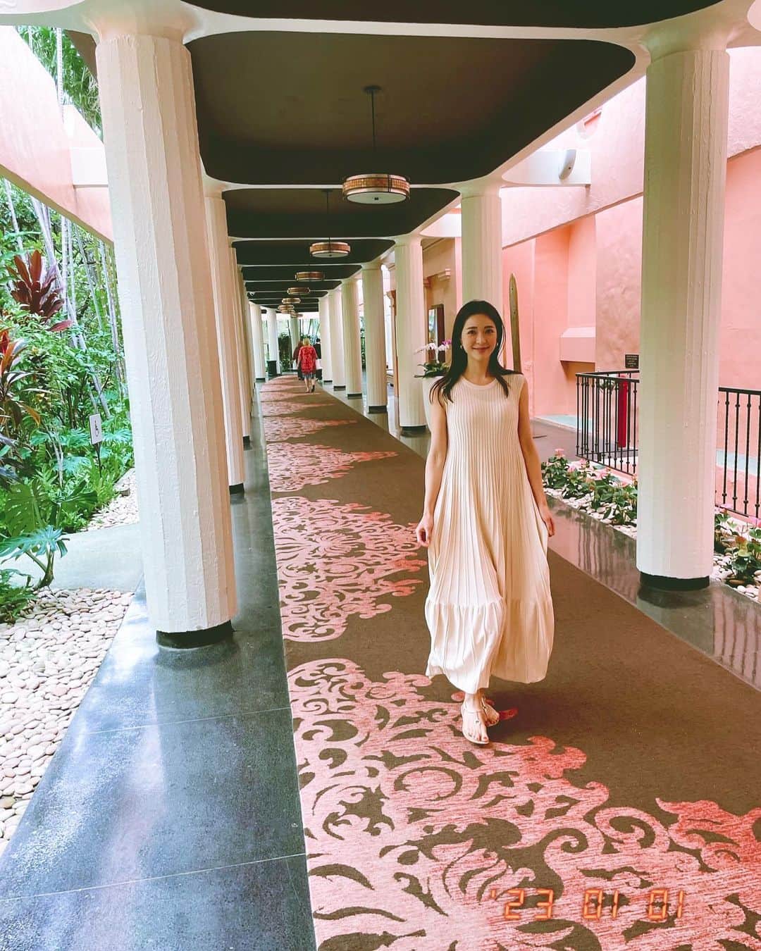 西山真以さんのインスタグラム写真 - (西山真以Instagram)「📍The Royal Hawaiian   ピンク好きでなくとも気分のあがる空間💓  #hawaii  #royalhawaiian」1月3日 10時28分 - mai0830
