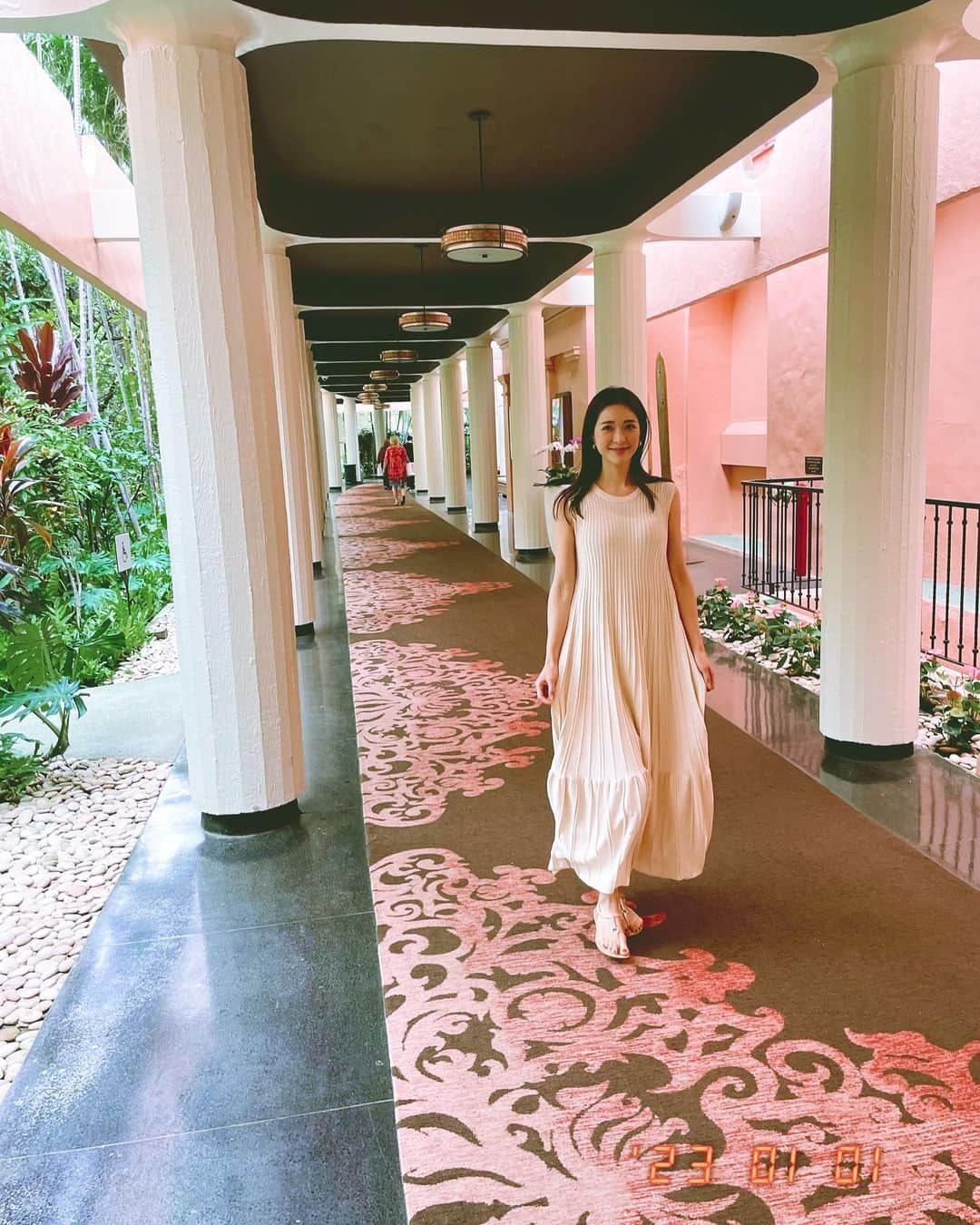 西山真以のインスタグラム：「📍The Royal Hawaiian   ピンク好きでなくとも気分のあがる空間💓  #hawaii  #royalhawaiian」