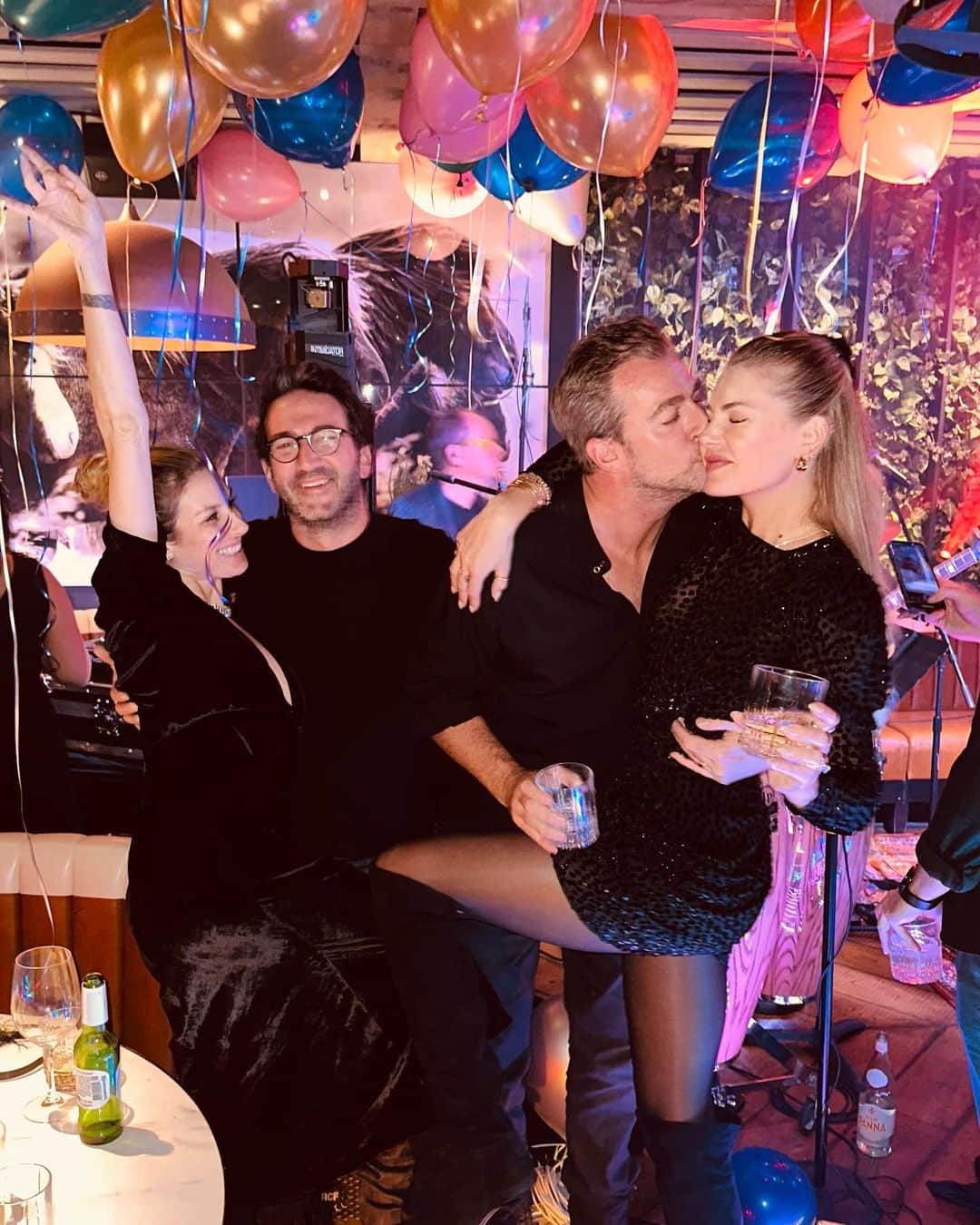 トリ・プラバーのインスタグラム：「Ringing in the new year with all my faves✨✨」