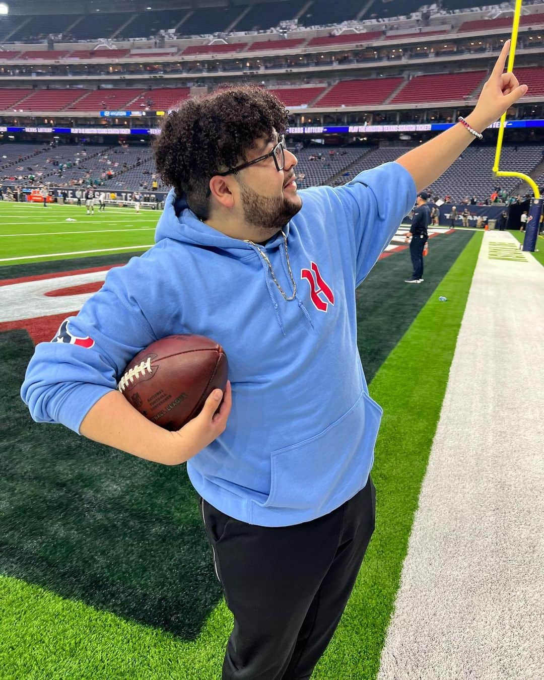 リコ・ロドリゲスさんのインスタグラム写真 - (リコ・ロドリゲスInstagram)「Spin move. Juke. TD. Strike a pose 😎 • I had a little extra fun on the field 😛 Thank you @houstontexans for a great time! 🤘🏽🔥 #HTown #WeAreTexans」1月3日 6時53分 - starringrico