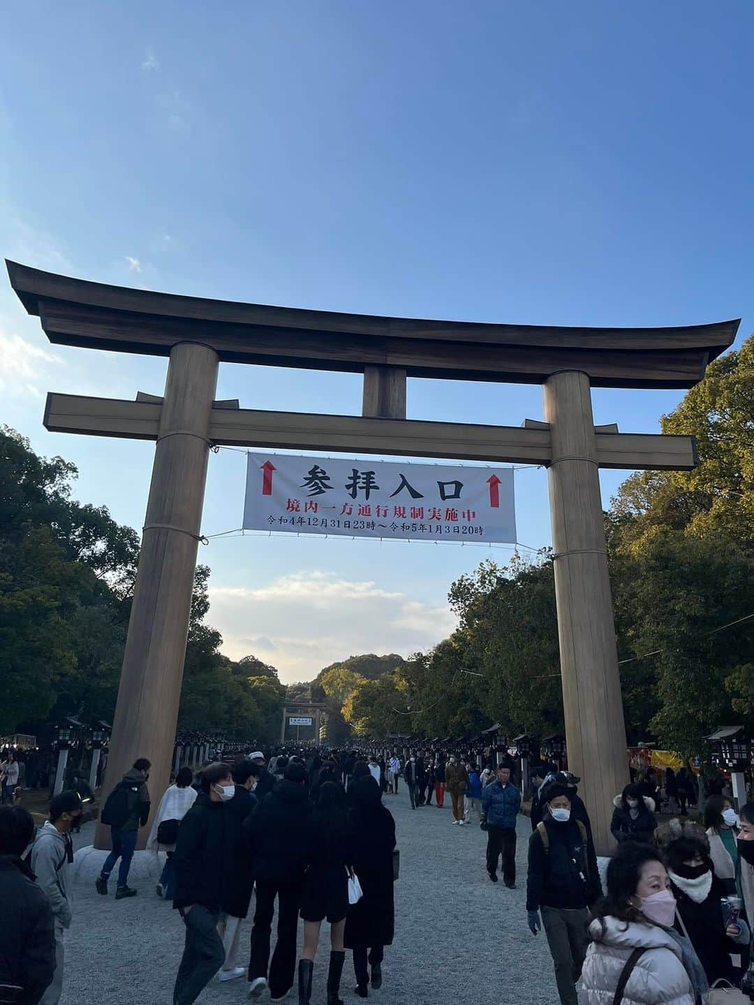 のインスタグラム：「今年も橿原神宮初詣。 おみくじは中吉、まずまず。」