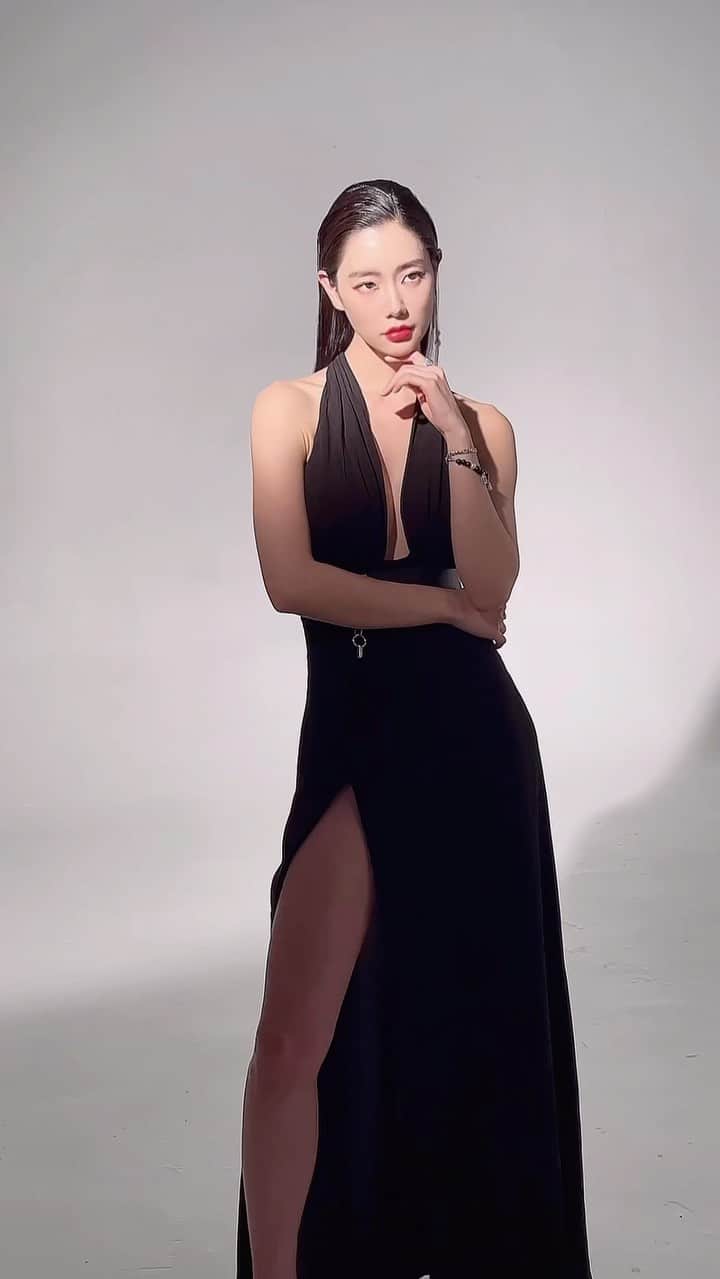 のインスタグラム：「Happy New Year 2023❤️」
