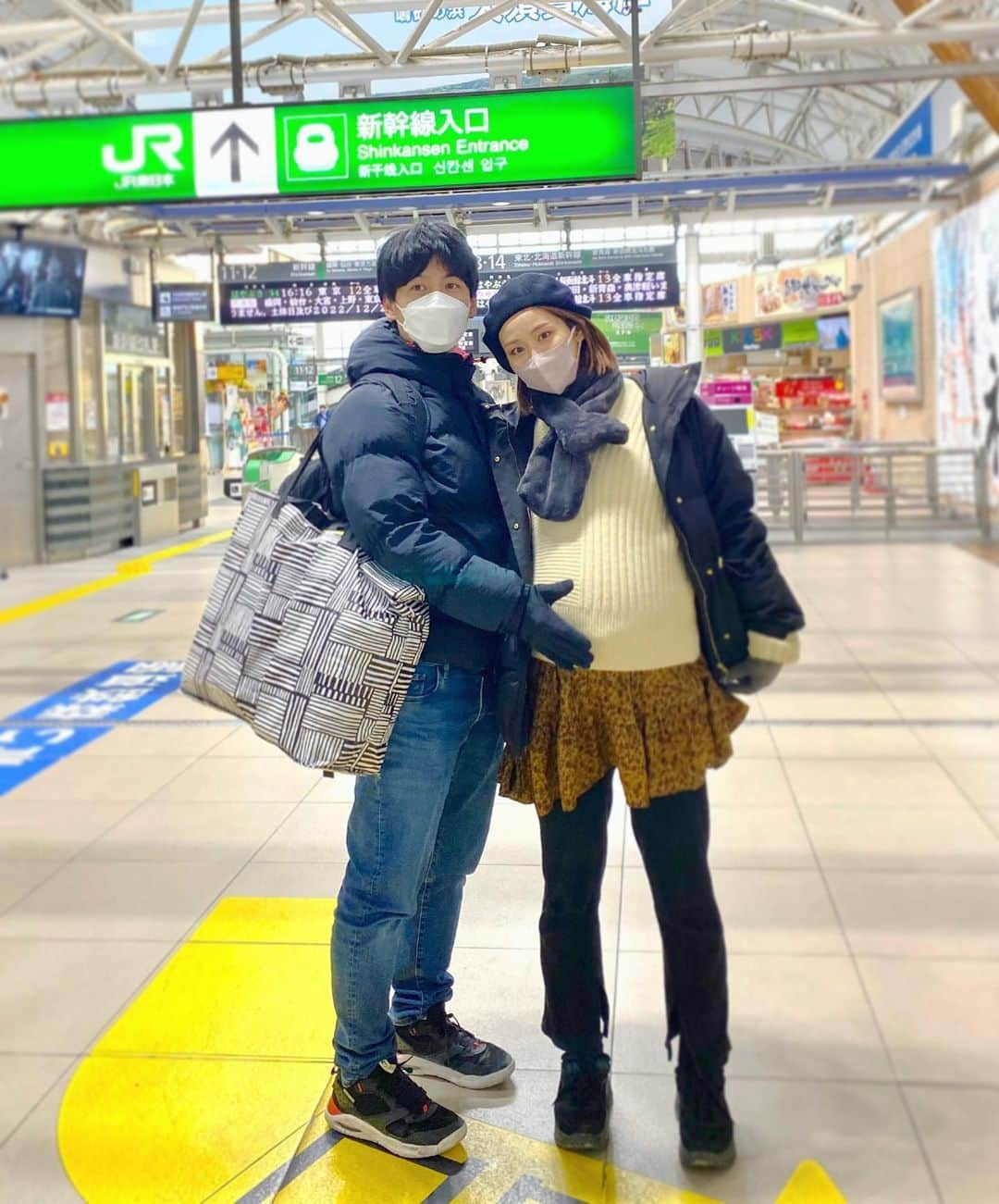 横町ももこさんのインスタグラム写真 - (横町ももこInstagram)「💖  出産前最後の夫婦2人で過ごす時間🤰💕  旦那さんが来ている間に陣痛きたらどうしようと ハラハラしてたけど ベビちゃんはまだお腹の中にいて 2人の時間をプレゼントしてくれました👶💕  あとは産まれてくるのを待つだけ…💓  次会う時はパパとママだね🤱✨ ドキドキ💓💓💓  #プレママ #マタニティライフ #臨月 #正期産 #妊娠39週  #里帰り出産 #令和5年ベビー  #女の子ママ  #夫婦時間 #よたもも #ブロガー　#インフルエンサー #横町ももこ」1月3日 21時22分 - momochadayo