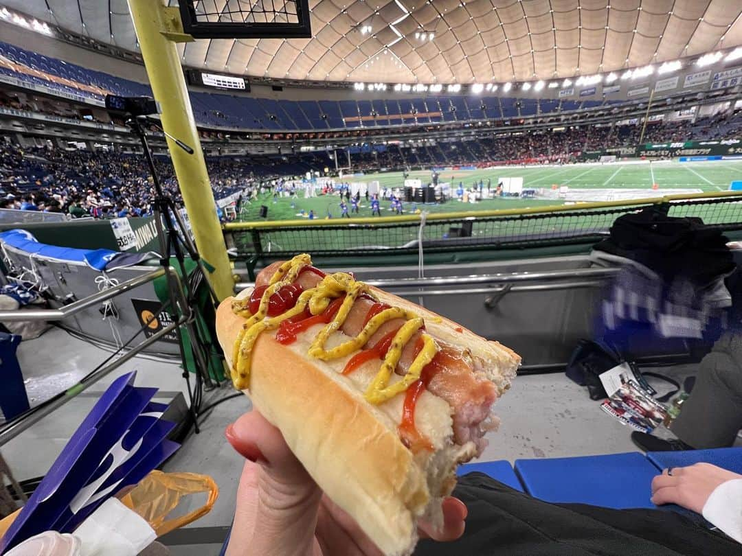 松田志保さんのインスタグラム写真 - (松田志保Instagram)「＊ ライスボウル行ってきました🏈  はじめてアメフト見た！ ガンガンぶつかっていく姿はこわいけどかっこよかった！ 駆け抜けていく姿もかっこよかった！  また来年も行けるといいなー 違う競技も観戦に行きたいので、何かあれば誘ってください☺️笑」1月3日 21時18分 - 527shiho