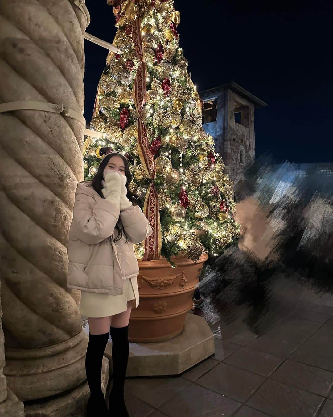 田中海凪と中山碧瞳（ミミナギ）のインスタグラム：「過去pic クリスマスディズニー行った時の！ とにかく可愛かった🤍 ・ ・ ・ #中山碧瞳#みみ#クリスマスディズニー#ディズニー#06#sjk#ロングヘア#ホワイトコーデ」