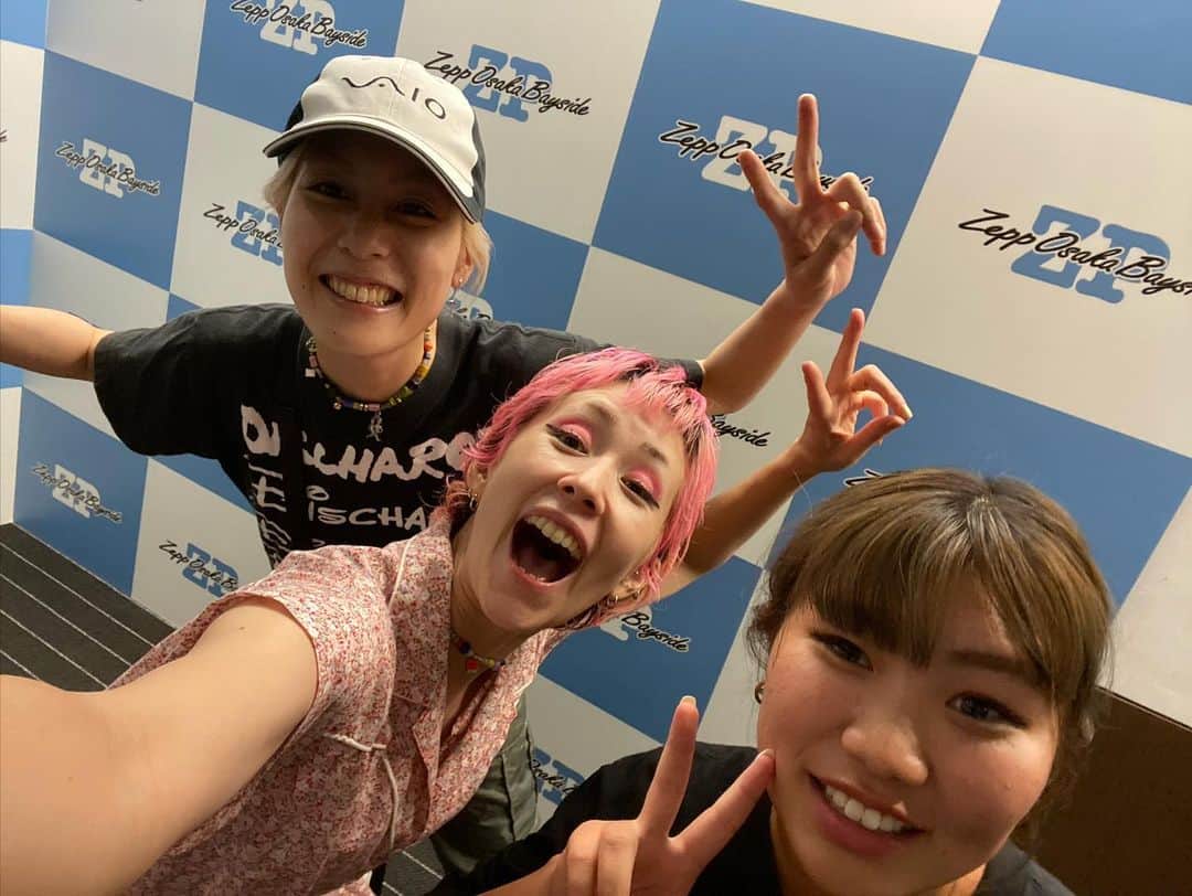 中村貴咲のインスタグラム：「連れて行ってくれた先輩、友達ありがとうございます。 ライブハウスの雰囲気は最高です。 でも、ダイブは首折れそうになるから出来ないよ。」