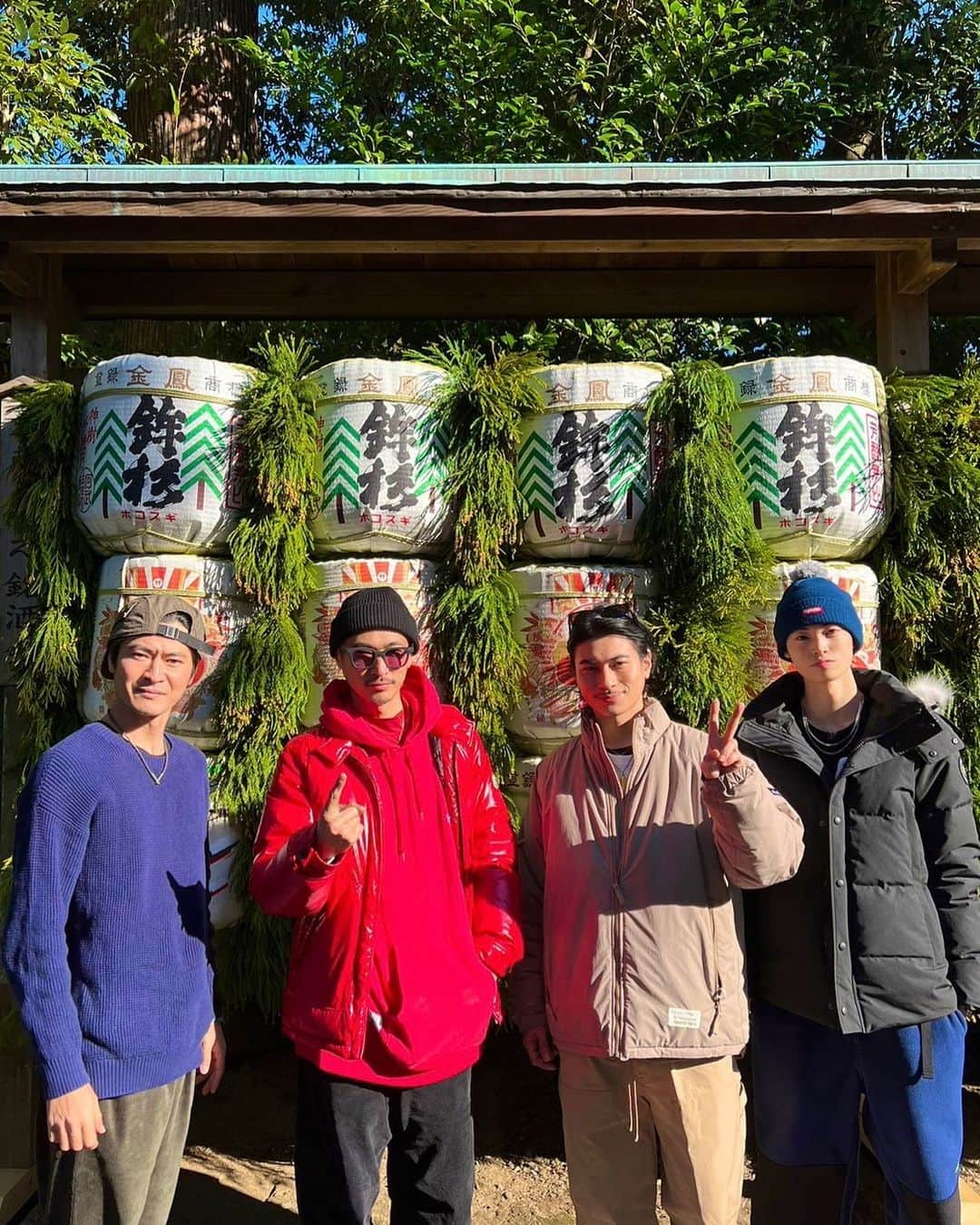 窪塚俊介さんのインスタグラム写真 - (窪塚俊介Instagram)「🎍2023謹賀新年🎍 今年も家族全員で。今年は伊勢詣で。 良い時間が流れております。 良いことが起きちゃう。 本年もどうぞよろしくお願いします㊗️ @yosuke_kubozuka  @rueedman  @airu_kubozuka」1月3日 20時43分 - shunsuke_kubozuka