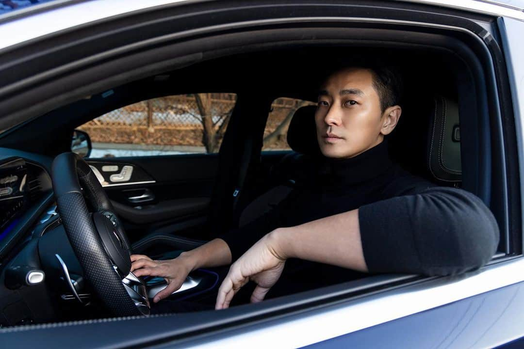 チュ・ジフンのインスタグラム：「제품협찬  Mercedes-Benz  #메르세데스벤츠 #벤츠 #WithMercedes #ambassador」