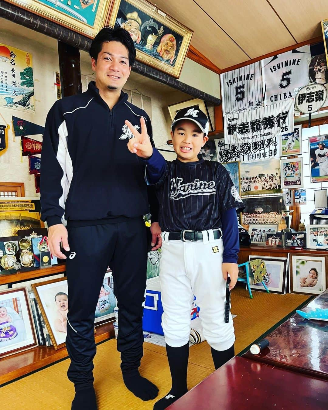 伊志嶺翔大のインスタグラム：「新年あけましておめでとうございます🌅🎍  今日は宮古島で少年野球教室をして来ました‼️ 宮古島は昨日まで曇りや雨と中々晴れなかったですが、 今日はカンカン照りでとても良い天気になりました☀️ これからも子ども達と一緒に、 楽しく野球が出来る機会を増やしていきたいなと思います‼️^_^ #宮古島 #少年野球教室 #新年あけましておめでとうございます」