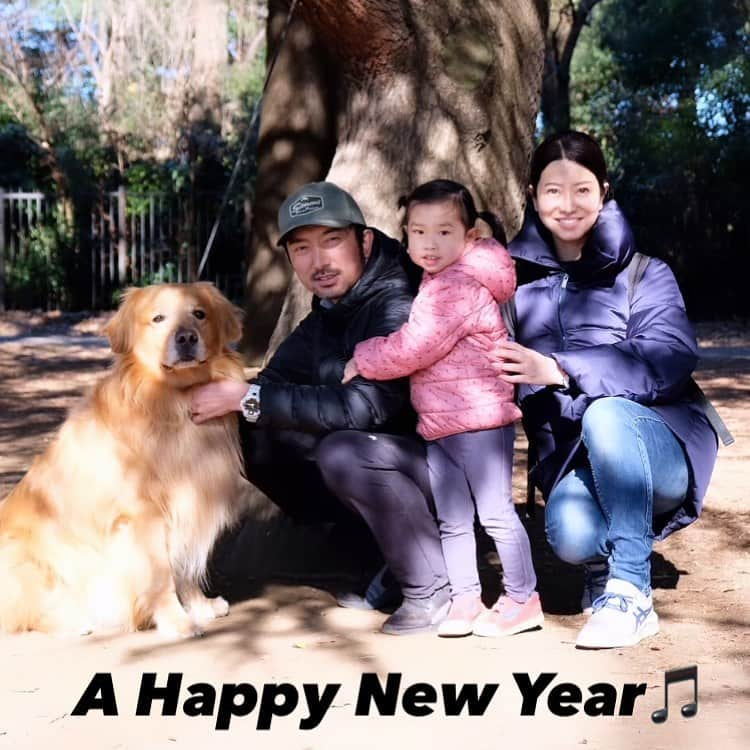 仲谷亜希子さんのインスタグラム写真 - (仲谷亜希子Instagram)「改めて皆様、今年も宜しくお願い致します😄🎍 #happynewyear #happynewyear2023 #2023 #新春 #新年のご挨拶 #家族写真」1月3日 15時10分 - aki_chan818