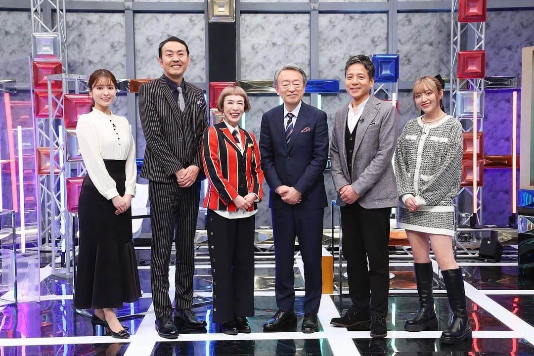 角谷暁子のインスタグラム：「このあと夕方4時からは池上彰さんのお正月特番です🎍 2023年、そして近未来を大胆予測します！ #池上彰の近未来テレビ」