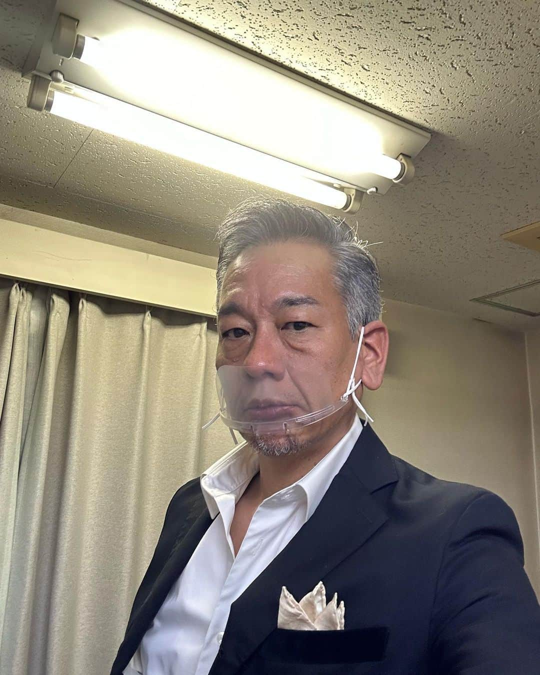 山崎潤のインスタグラム：「明けましておめでとうございます  大晦日から元旦にかけては映画「ジャパニーズスタイル」大忘年会in横浜シネマ・ジャック&ベティに参加  皆様と年を越させていただきました  とても貴重な楽しい経験をさせていただきましたが、もう向こう10年は年末年始に仕事はしないでおこうと思います  映画「ジャパニーズスタイル」と共に本年もよろしくお願いいたします  #ジャパニーズスタイル #アベラヒデノブ  #吉村界人  #武田梨奈  #映画 #インディーズ」