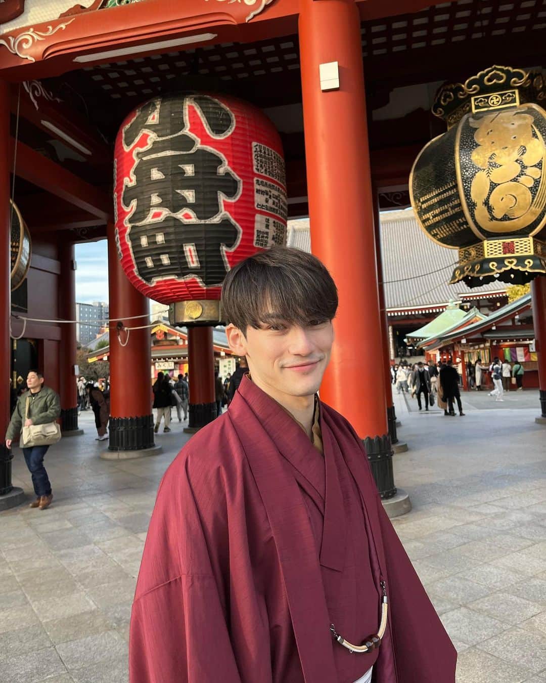 パース・ナクンのインスタグラム：「my first time wearing a kimono in 浅草👘」