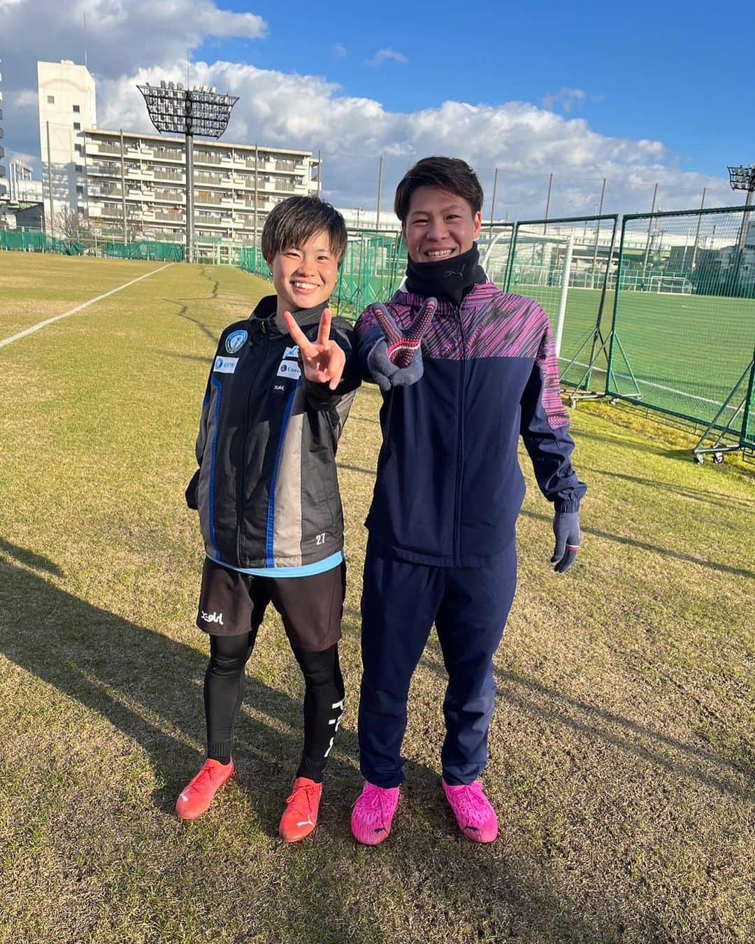 中島元彦のインスタグラム：「レディースの初蹴り初参加してきた 仲良しらしい✌️ #仙台組」