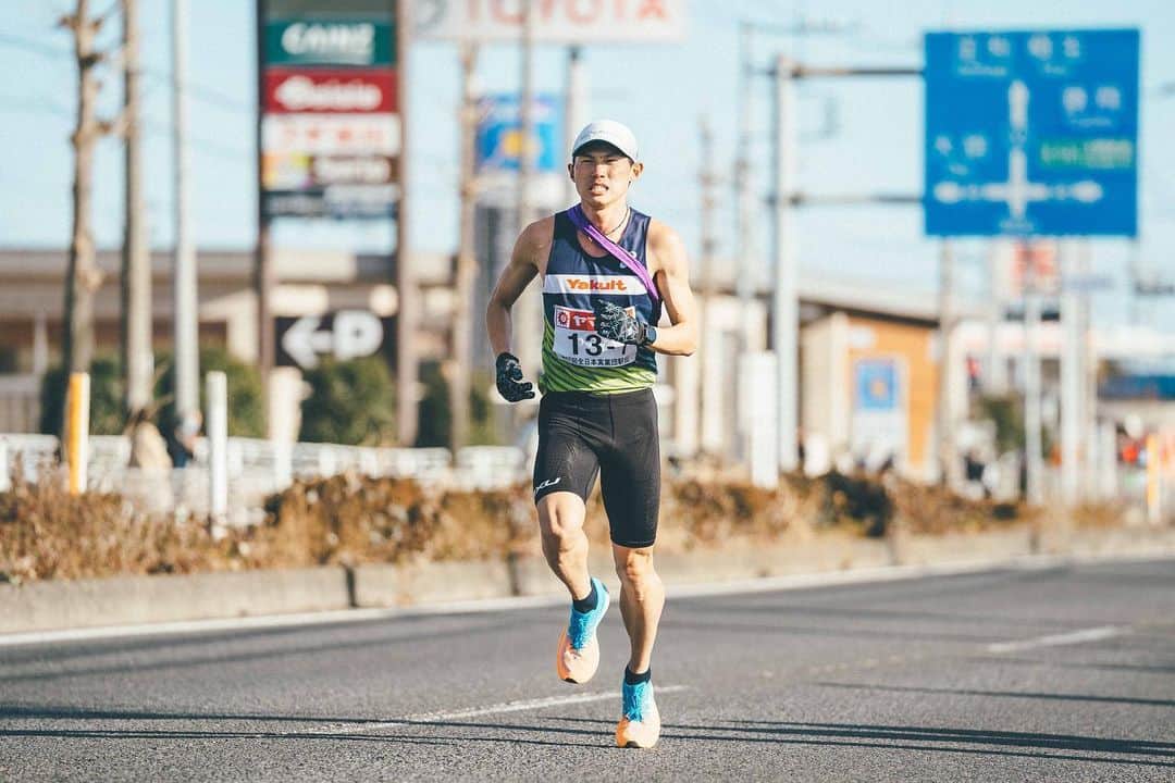 高久龍のインスタグラム：「あけましておめでとうございます。 ニューイヤー駅伝　28位  チームのみんな、いつも応援してくれる人達の裏切るような走りをしてしまい、申し訳ありません。  応援ありがとうございました。 今年もヤクルト陸上部の応援よろしくお願いします。」