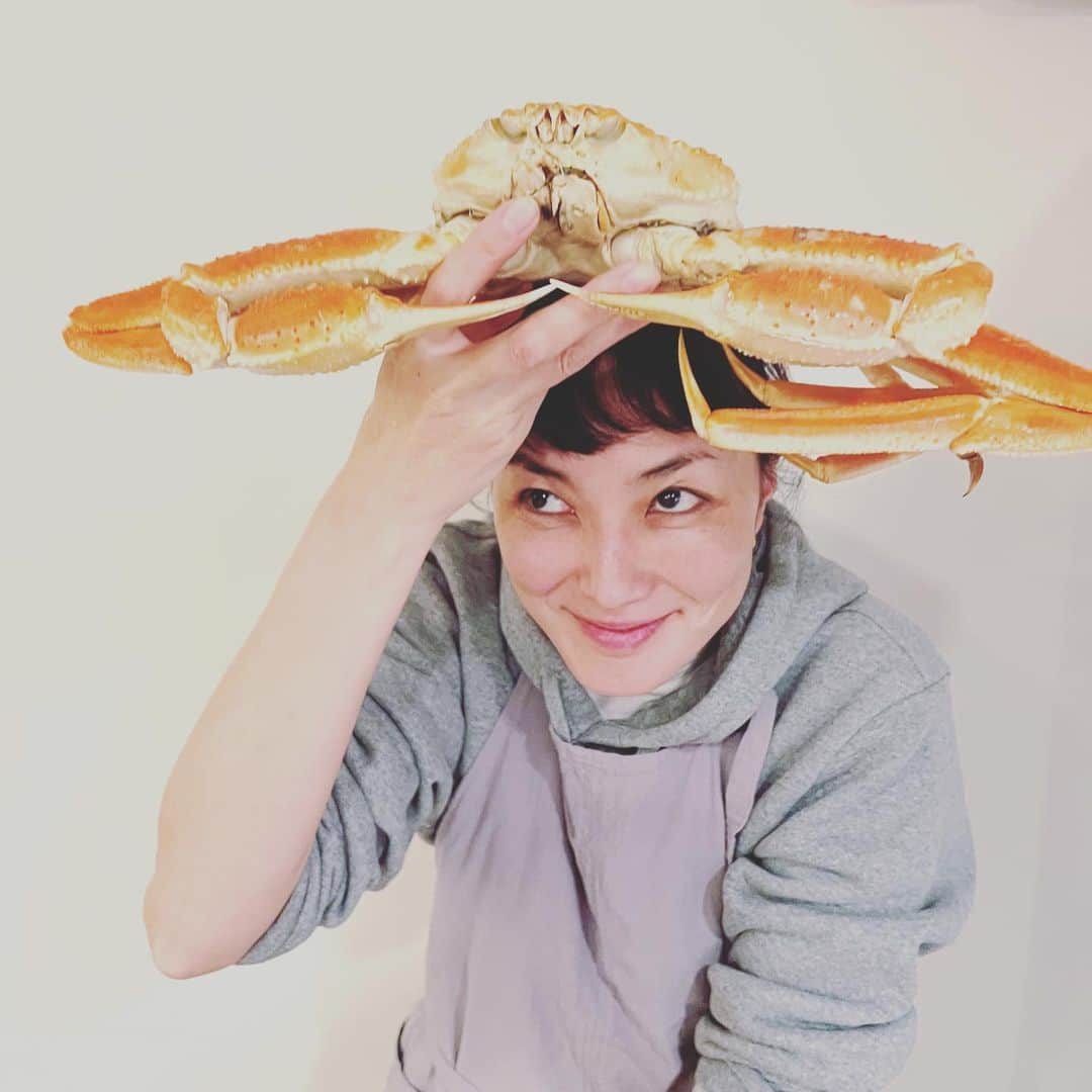 板谷由夏 のインスタグラム：「あたしは卯年で、蟹座です🦀」