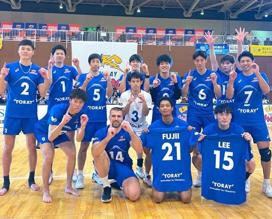 富田将馬のインスタグラム：「2022🐯→2023🐰 今年もよろしくお願いします！！ 皆さんにとって、いい一年になることを願っています😊 ・ 7日からVリーグが再開します！ 良いスタートがきれるように、チーム一丸となって頑張っていきます🔥 ・ Brake The Target☝🏻‪‪ ・ #東レアローズ #心はひとつ」