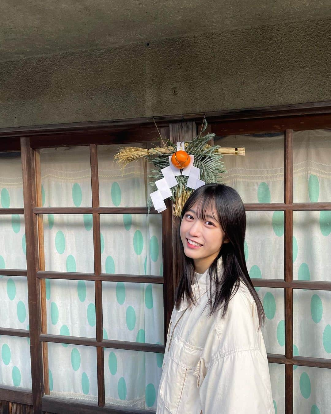 崎本紗衣さんのインスタグラム写真 - (崎本紗衣Instagram)「. なんか笑ってます🍊  . #崎本紗衣 #スターダストプロモーション #崎本紗衣崎本紗衣崎本紗衣 #しめ飾り」1月3日 18時50分 - sakimotosae_