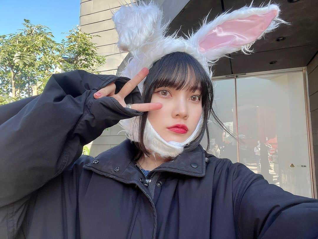大石楓夏のインスタグラム：「年女🐰🎍 あけましておめでとうございます🤍  レアな自撮り  #happynewyear  #あけましておめでとうございます  #年女 #卯年」