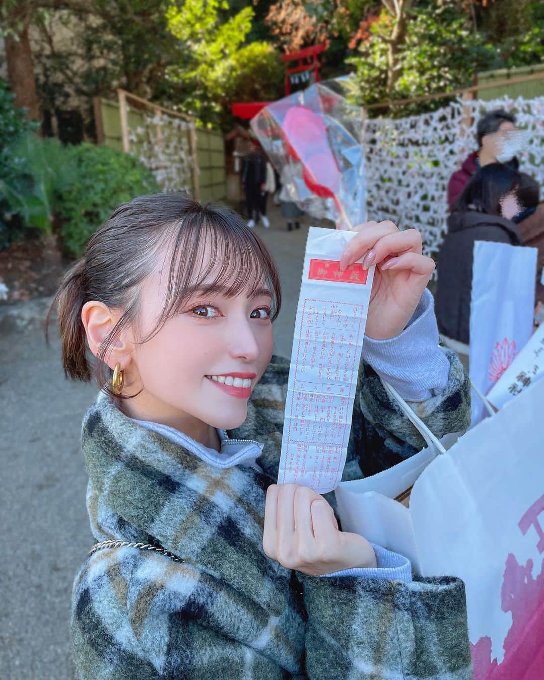 引地裕美のインスタグラム：「初詣のおみくじは大吉でした⛩🥠✨  厄祓いもして今年も1年健康第一で過ごしていきたいな🫧  #happynewyear2023  #卯年 #2023 #UMine #japan #옷스타그램 #데일리룩 #코디스타그램 #每日穿搭 #일본 #얼스타그램 #照片 #粉我 #japanesegirl」