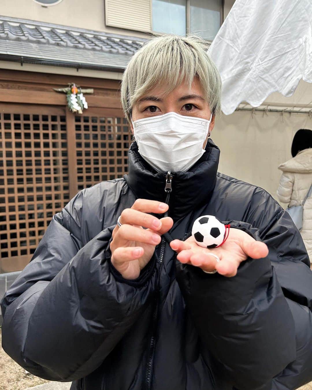 山本摩也のインスタグラム：「. ⁡ 謹賀新年🎍 今年はどうやら節目の年のようです。 健康で幸せな1年に！ ⁡ ¡Feliz 2023! ⁡ ⁡」
