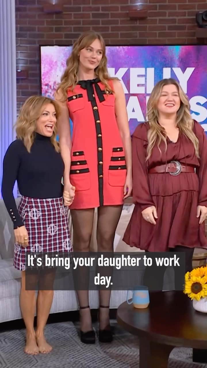 フリーダ・グスタフソンのインスタグラム：「Happy “bring your daughter to work” day! 😆💕」