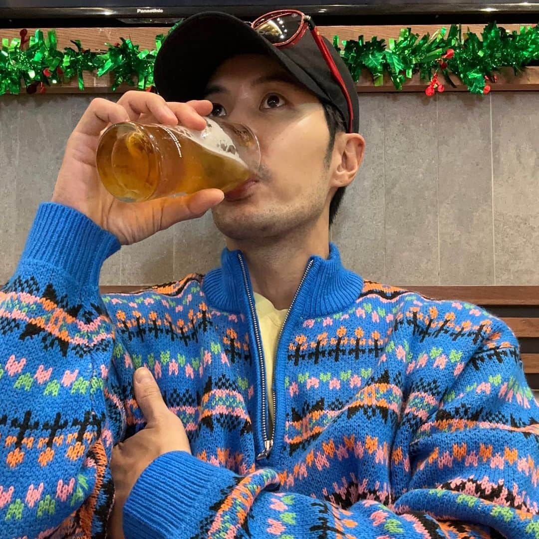 キム・ジソクのインスタグラム：「참으로 자연스럽지않은 셀카였고 혼맥이였고」
