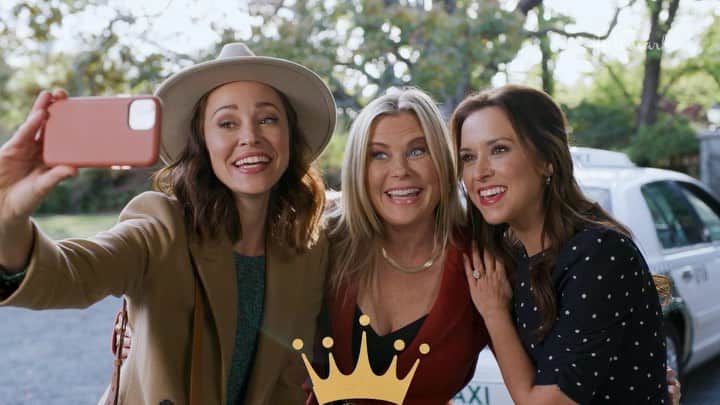 オータム・リーザーのインスタグラム：「You asked and @hallmarkchannel answered!! ‘The Wedding Veil’ trilogy is back with another 3 original movies following Avery, Emma & Tracy! Starting January 7th, watch Saturdays as the friendship, romance and legend of the veil continues. I’m so grateful to have been able to spend so much time working with these incredible women to bring you more of this sweet journey. Thank you for watching and be sure to tune in this Saturday night!!! #TheWeddingVeil #hallmarkmovies #romcom」