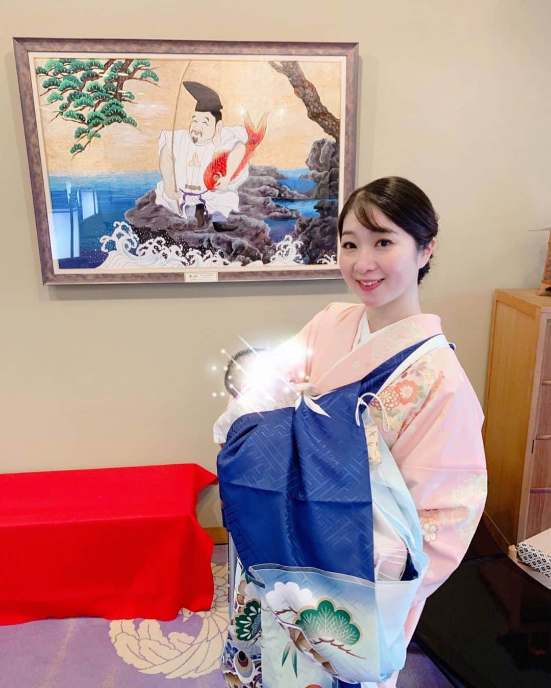 風凛水花のインスタグラム：「新年明けましておめでとうございます😊🎍🌅✨✨  久しぶりに和服に身を包んだお宮参りの写真を😁🤳 初詣では、大福という黄金のおみくじを引き当てる事が出来ました😂🙌毎日がキラキラと輝くことを願ってお参りしてきました😁💕  皆様にとって幸せないっぱいの一年となります様に😌❤️  本年も宜しくお願い致します✨✨  #2023 #初詣　#おみくじ大福」