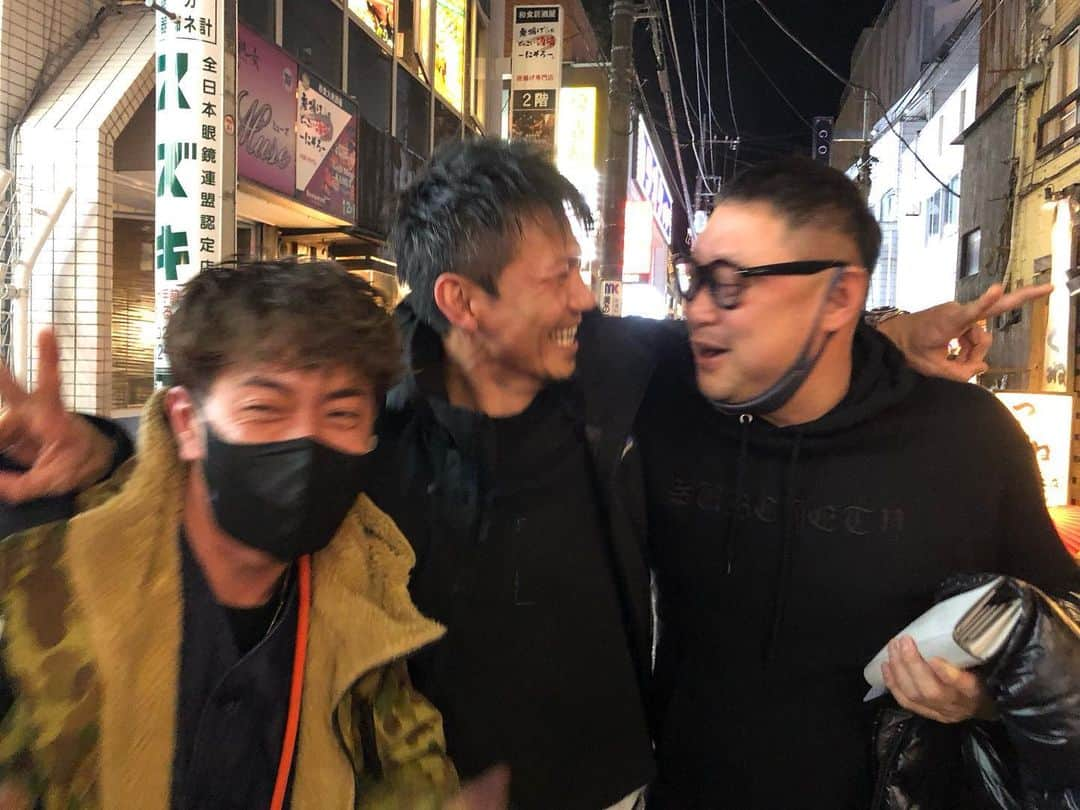 岩永洋昭のインスタグラム：「新年早々、アホ３人でダンス特別レッスンからの飲みでベロベロ🍻💧笑  人が、己の為に使ってくれた時間は……、  その人の命。  命を削って頂いた事。  有難き、掛け替えのなきモノ。」