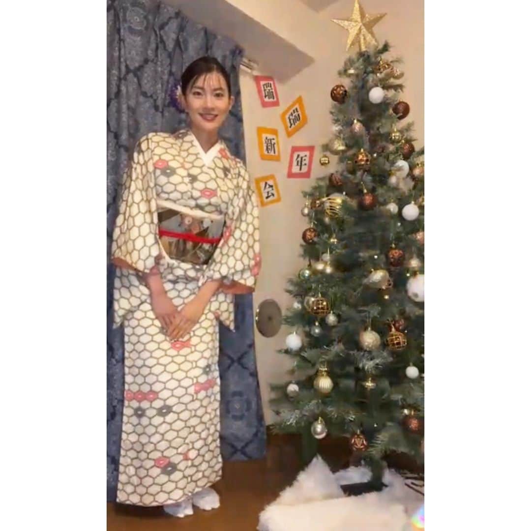 のインスタグラム：「瑞瑞新年会2023. ありがとうございました😊. . 改めまして、明けましておめでとうございます🎍🎍. 今年もどうぞよろしくお願いします。. . 今年も、皆さんにとって笑顔多い一年に、なりますように☺️✨. . そして‼️‼️インスタライブで大発表しましたが、5/26〜28に、自信初、企画プロデュースの舞台（パフォーマンス）をやりますぅ😳‼️.ぎゃーー 詳細はまた随時発表します✨. 応援、声援、是非是非よろしくお願いします🤲. . 自分でも想像がつきません（笑）. . ファイトー💪」
