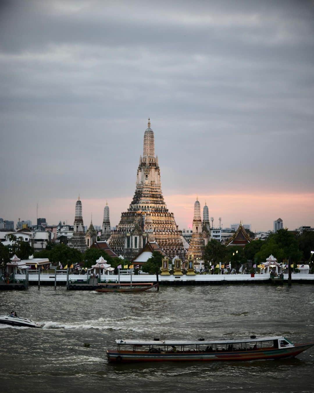 吉田拓巳のインスタグラム：「2023年はバンコクから  #Thailand #Bangkok」