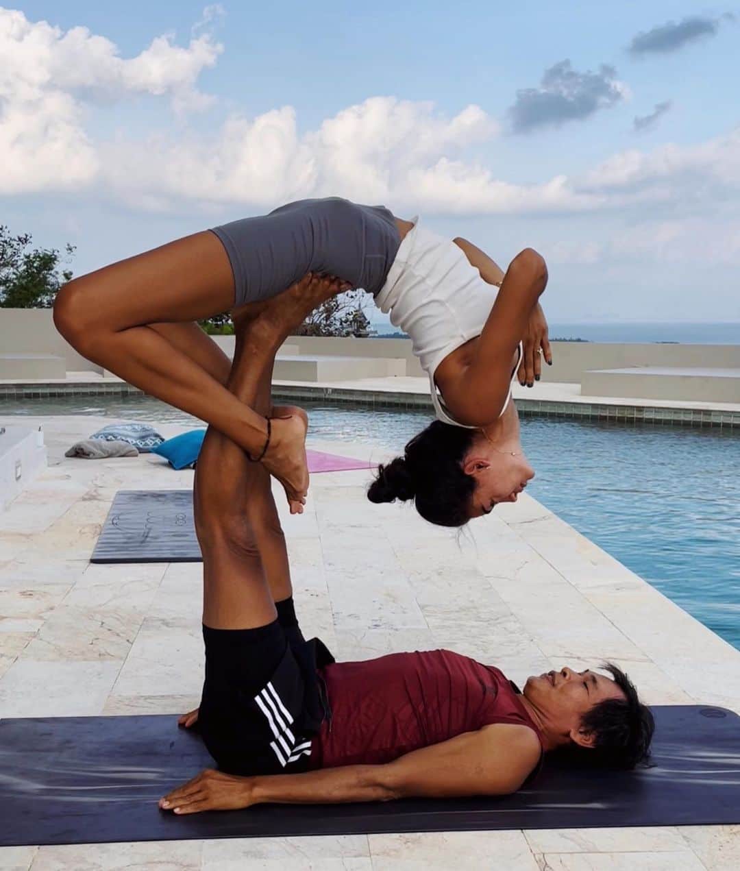 ケリー・ゲイルのインスタグラム：「Lots of yoga lately😇🧘🏽‍♀️🤸🏽‍♀️」