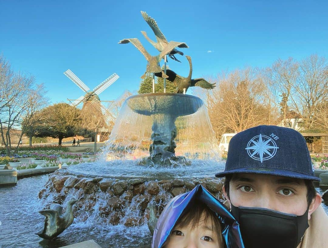 国吉佑樹のインスタグラム：「正月休み最終日🎍。  息子のリクエストで船橋アンデルセン公園へ🚗 子供達はのびのび遊んでたけど… 大人は…😓歩き疲れた。 いよいよ明日から自主トレ‼️  あ、恒例の厚木は7日から始まります🫡  #明日から  #自主トレ  #始まります #国吉佑樹  #9244 #始動」