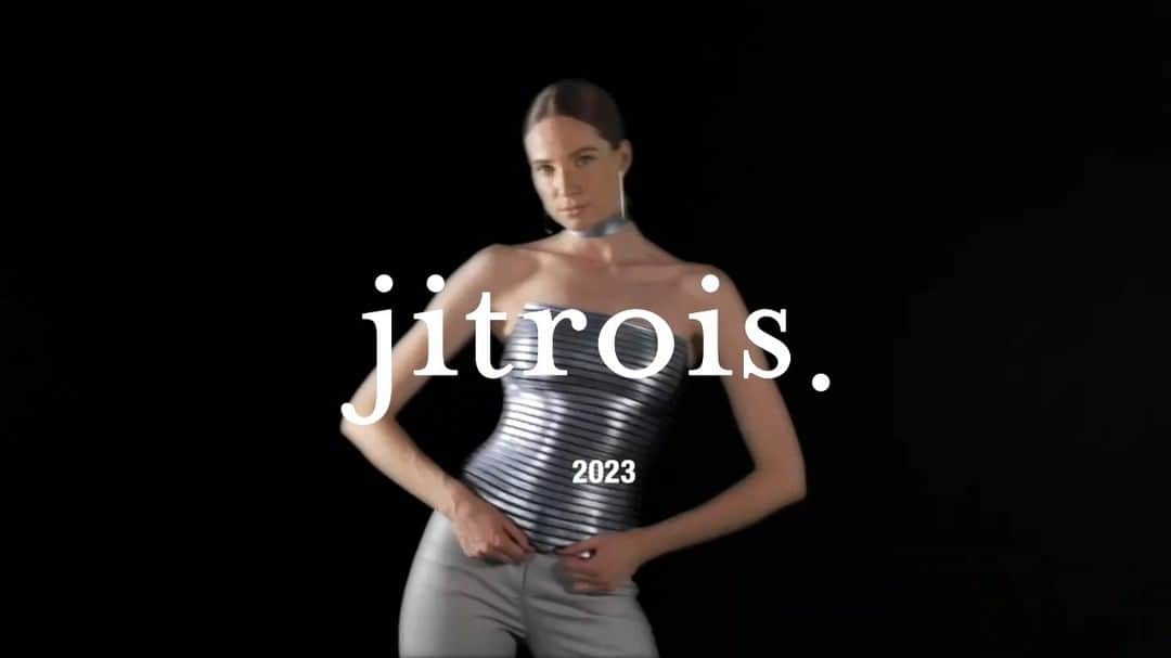 ジトロワのインスタグラム：「Happy New Year from all of us at #jitrois. Best wishes for 2023.  Thanks @mashavoroninaa @sofiasilvanas  Sound design : @scratchclart (featuring @calistakazuko )」