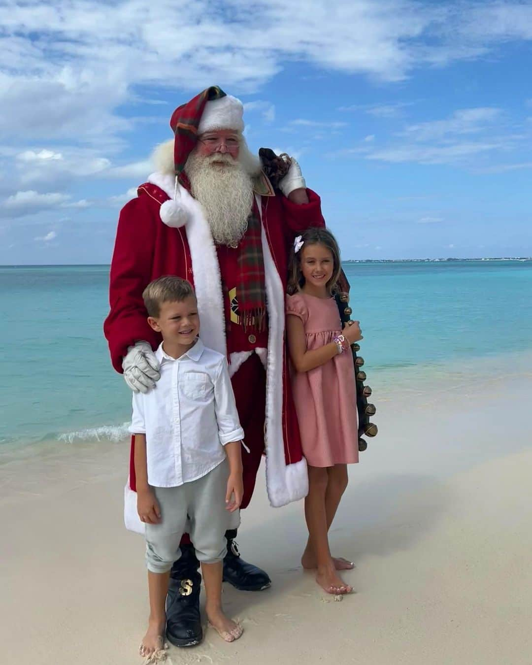 Elizabeth Chambers Hammerさんのインスタグラム写真 - (Elizabeth Chambers HammerInstagram)「Christmas recap. Cayman, LA, Texas, and allll of Florida. Most wonderful (and wildest for travel) time of the year 🎄🍪」1月4日 0時54分 - elizabethchambers