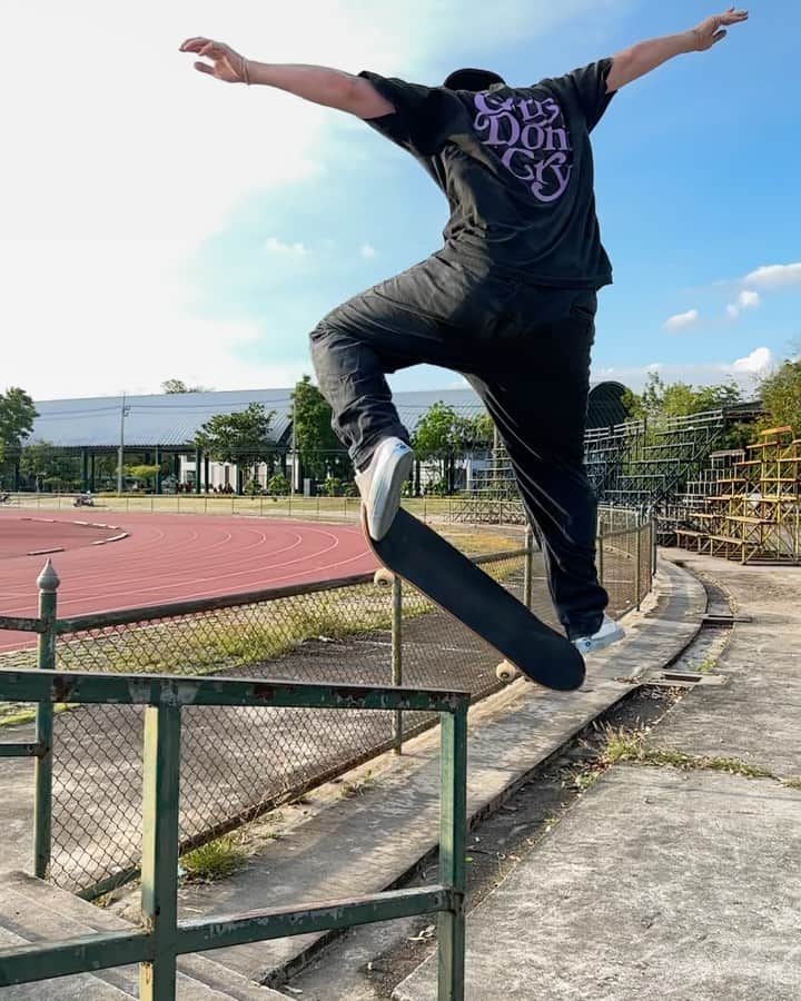 シェーン・オニールのインスタグラム：「Thanks for the birthday messages ! Feeling better than ever. Hopefully doing these until I’m 80 years old 🤍」