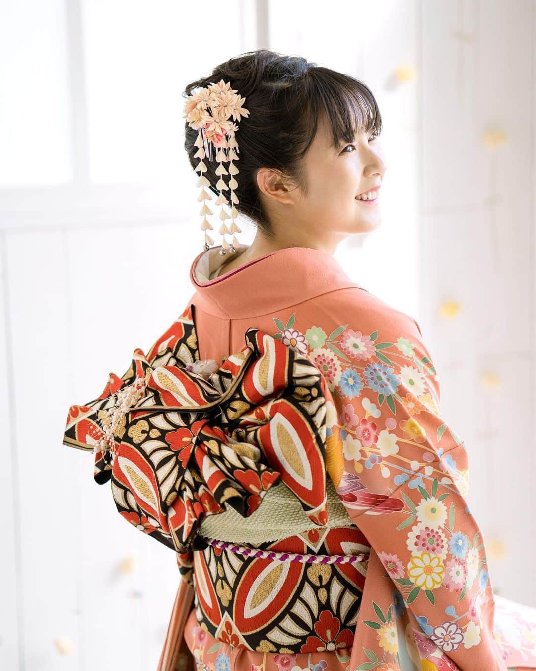 佐藤久真莉のインスタグラム：「明けましておめでとうございます🎍⁣ 去年の後半は怪我で思うように試合に出れなかったので今年は怪我に気をつけて飛躍の年にしたいです。⁣ 今はバルセロナで練習をしていて1/9~W40 Monastirに出場予定です。⁣ 今後ともご声援宜しくお願いいたします！⁣ ⁣ ⁣ #テニス ⁣ #テニス女子⁣ #テニスウェア ⁣ #プロテニスプレイヤー ⁣ #スポーツ ⁣ #スポーツウェア ⁣ #スポーツ女子 ⁣ #武内総合会計⁣ #富士薬品 ⁣ #アドミラルアスレ⁣ #吉田歯科クリニック ⁣ #ヨネックス ⁣ #professionaltennis ⁣ #tennis ⁣ #tennisgirl ⁣ #tennisplayers ⁣ #sports ⁣ #admiral」